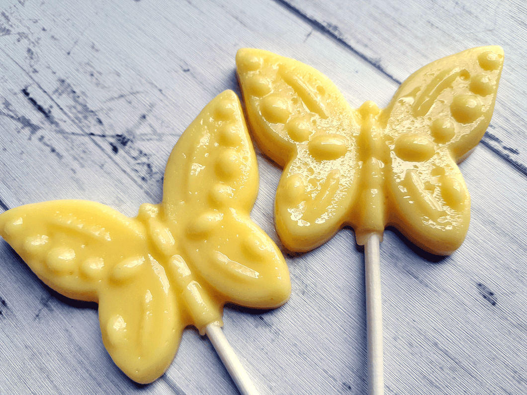 Pastel Butterfly Lollipop: Almond Flavor / Pastel Yellow